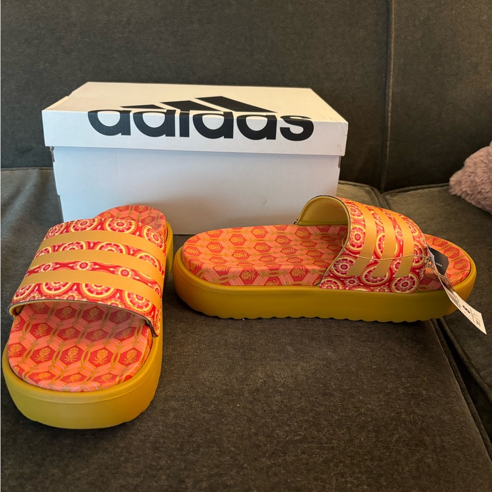Adidas Adilette Platform Slides / Sandals size 8 NIB - Picture 2 of 5